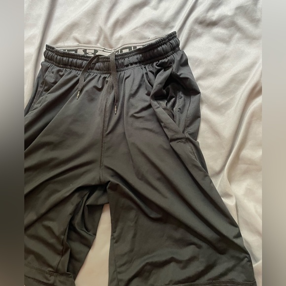 Under Armour athletic shorts - Picture 2 of 4